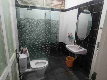 Rumah rapih udah renov 2 lantai dijual semi furnished perumahan Taman Modern Cakung Jakarta Timur