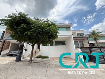 CASA EN VENTA I PORTA FONTANA I ZONA NORTE I ESPACIOS AMPLIOS I UBICACION PRIVILEGIADA A UNOS MINUTOS DE PLAZA MAYOR Y PARQUE METROPOLITANO