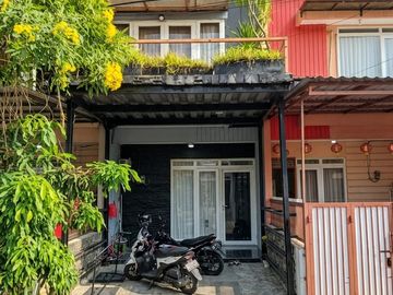 DIJUAL CEPAT Rumah Cantik 2 1/2 Lantai di Park Residence Taman Surya Sudah di Renovasi di Taman Surya, Cengkareng, Jakarta Barat