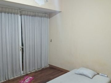 DIJUAL CEPAT Rumah Cantik 2 1/2 Lantai di Park Residence Taman Surya Sudah di Renovasi di Taman Surya, Cengkareng, Jakarta Barat