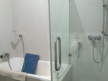 DIJUAL CEPAT Rumah Cantik 2 1/2 Lantai di Park Residence Taman Surya Sudah di Renovasi di Taman Surya, Cengkareng, Jakarta Barat