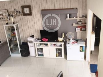 Rumah di Cluster Arana Harapan Indah Bekasi Jawa Barat Semi Furnished