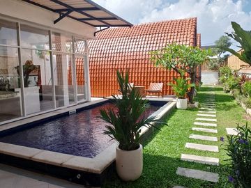 Villa Eksklusif 4 Kamar Tidur dengan Private Pool Disewakan di Munggu