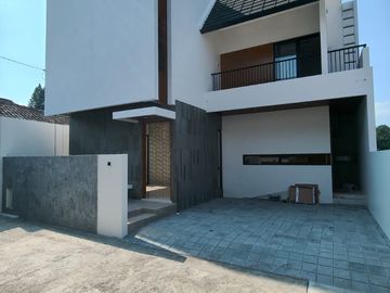 Dijual Rumah Baru Siap Huni Dekat Filosofi Kopi Palagan – 1,85 M