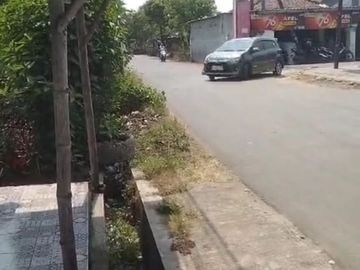 DIJUAL RUMAH USAHA DI SUBUNTORO, MEDALI PURI MOJOKERTO BARU DIREHAB