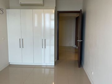 FOR LEASE and SALE: Elegant 2 Bedroom Unit in Arbor Lanes Willow Tower, Arca South, Taguig
