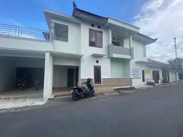 Rumah SHM Rp1,2 Miliar Dekat Bandara & Plaza Ambarrukmo – Potensial untuk Investasi