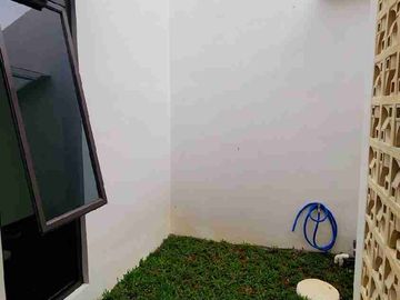 RUMAH BARU SIAP HUNI DEKAT TOL CIMANGGIS LOKASI STRATEGIS AKSES 2 MOBIL