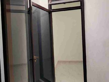 RUMAH BARU SIAP HUNI DEKAT TOL CIMANGGIS LOKASI STRATEGIS AKSES 2 MOBIL