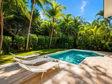 Residencia de lujo remodelada con Jacuzzi privado, alberca privada y Jardín, En venta