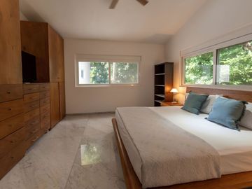 Residencia de lujo remodelada con Jacuzzi privado, alberca privada y Jardín, En venta