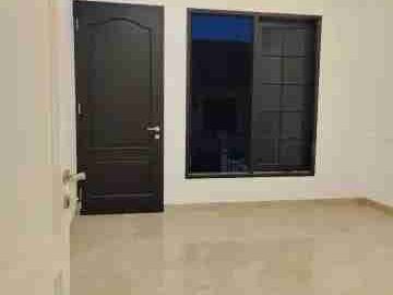 Rumah Mewa Lokasi strategis Dekat Stasiun Bidara Cina Jatinegara