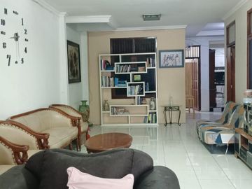 Rumah Luas dan Strategis di Taman Tridaya Indah Bekasi