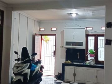 Rumah Luas dan Strategis di Taman Tridaya Indah Bekasi