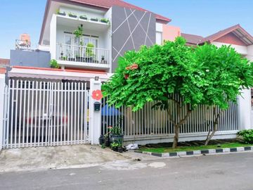 HARGA ANJLOK! Rumah Premium Jakarta Timur! Lingkungan Elite, Akses Tol Dekat