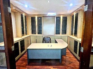 Dijual atau Disewakan Rumah Siap Huni di dalam Cluster Perumahan Raffles Hills Cibubur