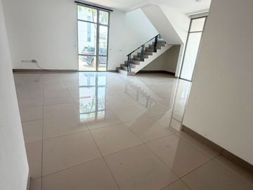 DIJUAL Brand New House di PIK2 – Posisi HOEK! 📍💎