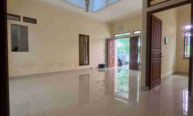 For Sale Rumah Di sebelah komplek AURI
Dekat Bandara Halim