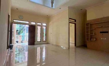For Sale Rumah Di sebelah komplek AURI
Dekat Bandara Halim