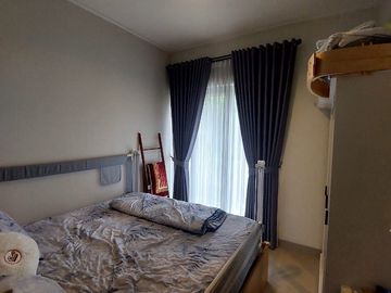 DIJUAL RUMAH CANTIK 2 LANTAI SIAP HUNI LINGKUNGAN NYAMAN DI SERPONG LAGOON (EN677)