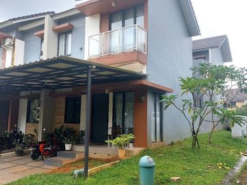 DIJUAL RUMAH CANTIK 2 LANTAI SIAP HUNI LINGKUNGAN NYAMAN DI SERPONG LAGOON (EN677)