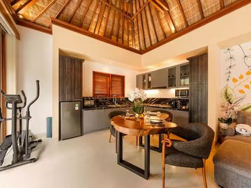 Luxury Fully Renovated Villa with Private Pool, Sauna & Spa – Prime Seminyak