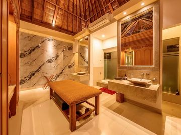 Luxury Fully Renovated Villa with Private Pool, Sauna & Spa – Prime Seminyak