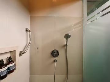 Luxury Fully Renovated Villa with Private Pool, Sauna & Spa – Prime Seminyak