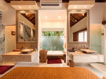 Luxury Fully Renovated Villa with Private Pool, Sauna & Spa – Prime Seminyak