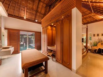 Luxury Fully Renovated Villa with Private Pool, Sauna & Spa – Prime Seminyak