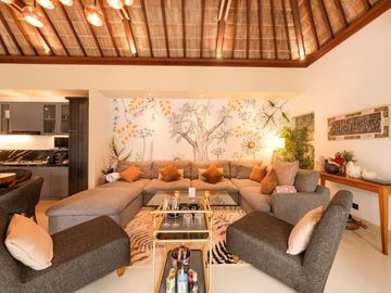 Luxury Fully Renovated Villa with Private Pool, Sauna & Spa – Prime Seminyak