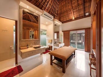 Luxury Fully Renovated Villa with Private Pool, Sauna & Spa – Prime Seminyak