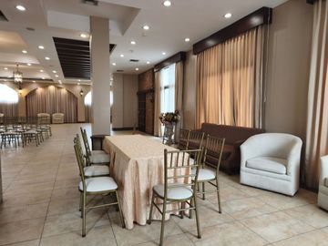 Edificio de venta en el km 11 Vía a la Costa, Norte de Guayaquil, 1832 m2.