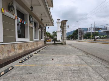 Edificio de venta en el km 11 Vía a la Costa, Norte de Guayaquil, 1832 m2.