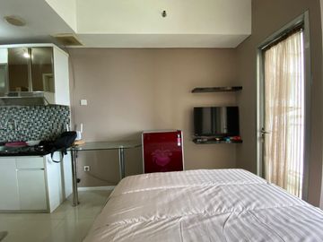 Disewakan Perbulan Studio Furnished Siap Huni Apartemen Green Lake Sunter