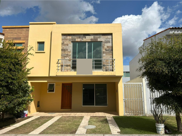 SE RENTA CASA LOS ALMENDROS RESIDENCIAL $21,500.00 ZONA RIO BLANCO VALDEPEÑAS