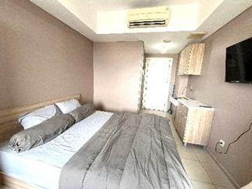 Disewakan Perbulan Studio Furnished Lt tinggi Siap Huni Apartemen Green Lake Sunter