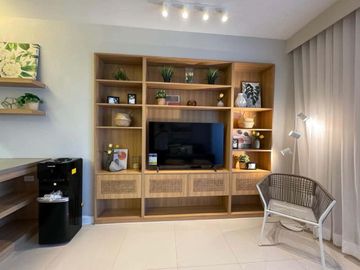 For Rent: Beautifully Furnished 1 Bedroom at The Alcoves, Cebu Business Park - 62sqm.