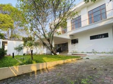 Disewakan Rumah Luas 6Kt di Area Kuningan Jakarta Selatan | Stdn0123