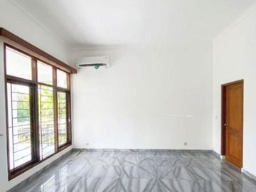 Disewakan Rumah Luas 6Kt di Area Kuningan Jakarta Selatan | Stdn0123