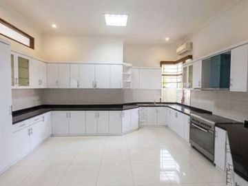 Disewakan Rumah Luas 6Kt di Area Kuningan Jakarta Selatan | Stdn0123