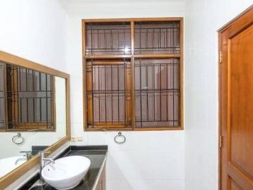 Disewakan Rumah Luas 6Kt di Area Kuningan Jakarta Selatan | Stdn0123