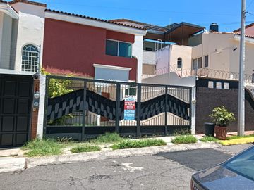 SE RENTA CASA MIRADOR DE SAN ISIDRO $16,000.00 ZONA SAN ISIDRO PREPA 10