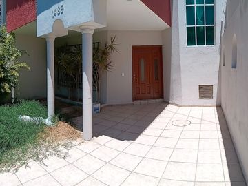 SE RENTA CASA MIRADOR DE SAN ISIDRO $16,000.00 ZONA SAN ISIDRO PREPA 10