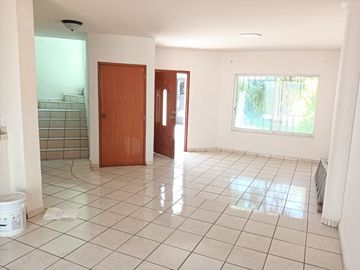 SE RENTA CASA MIRADOR DE SAN ISIDRO $16,000.00 ZONA SAN ISIDRO PREPA 10