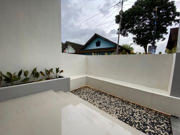 RUMAH MODERN 3 KAMAR DEKAT PAKUWON MALL & PRAMBANAN – Rp660 JUTA