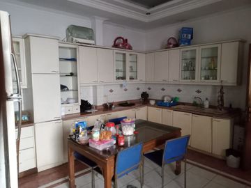 Rumah Dua Lantai Luas Tanah 688 Meter Siap Huni Di Kemang Raya, Jakarta Selatan