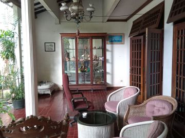 Rumah Dua Lantai Luas Tanah 688 Meter Siap Huni Di Kemang Raya, Jakarta Selatan