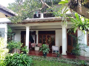 Rumah Dua Lantai Luas Tanah 688 Meter Siap Huni Di Kemang Raya, Jakarta Selatan
