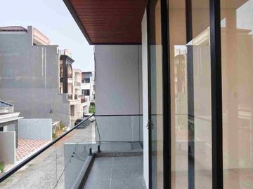 Rumah baru dalam townhouse dekat kebagusan